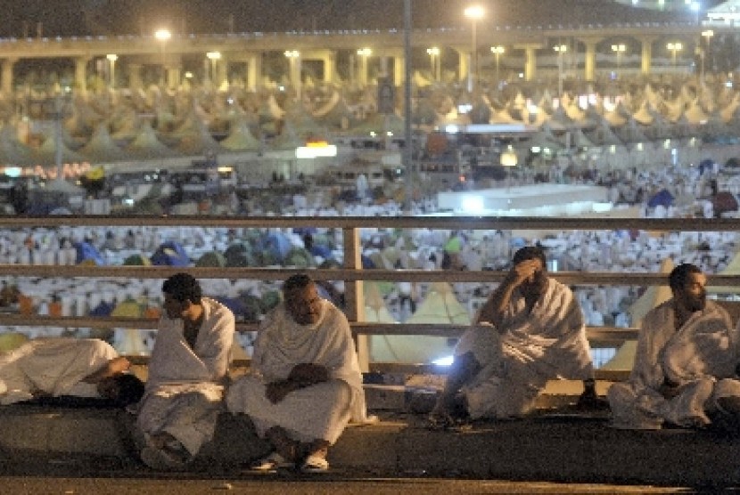 Umat Islam bergerak menuju Mina usai bermalam (mabit) di Muzdalifah, Makkah, Arab Saudi.