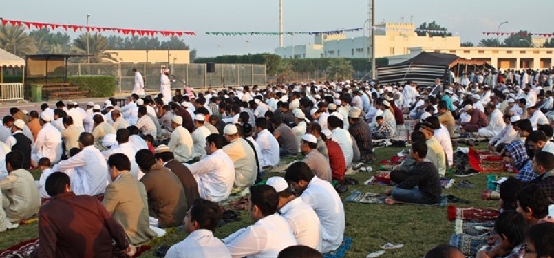Umat Islam di Qatar melaksanakan Shalat Idul Fitri, ilustrasi