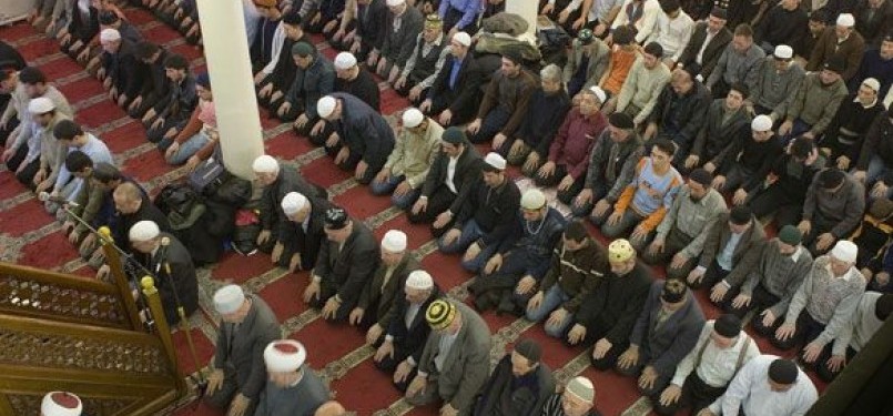 Umat Islam saat melaksanakan shalat Jumat di salah satu masjid di Kota Moscow.