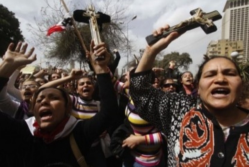 Umat Kristen di Mesir melakukan demonstrasi di Kairo terkait pembakaran gereja
