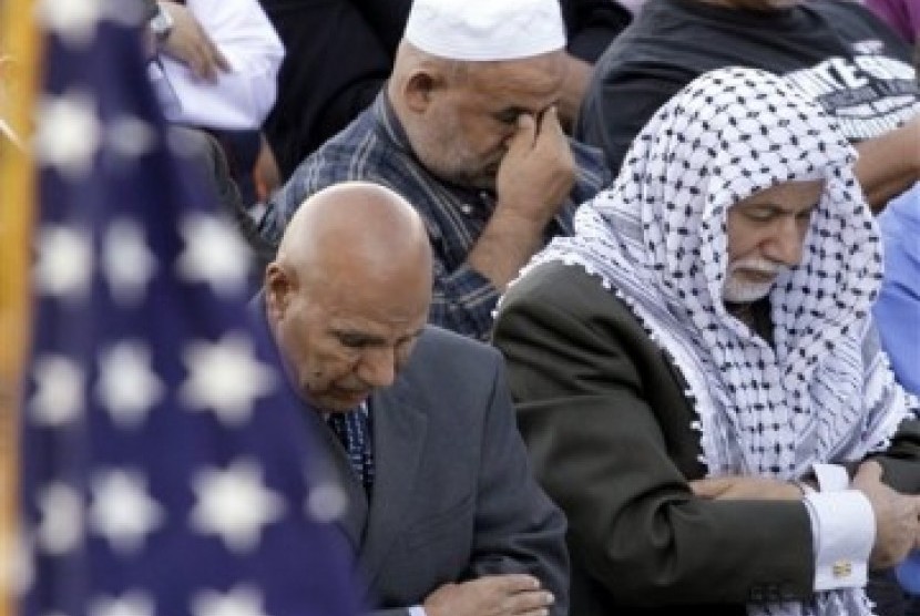 Umat Muslim di Washington menunaikan ibadah shalat (Ilustrasi)
