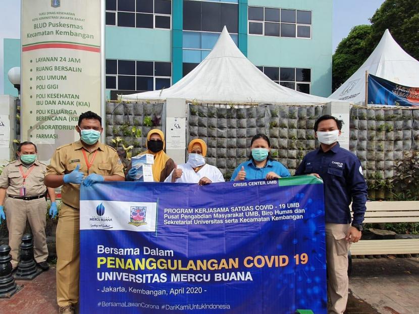 UMB Jakarta terpanggil untuk membantu masyarakat terdampak Covid-19. Seluruh bantuan berasal dari sumbangan sivitas kampus UMB.