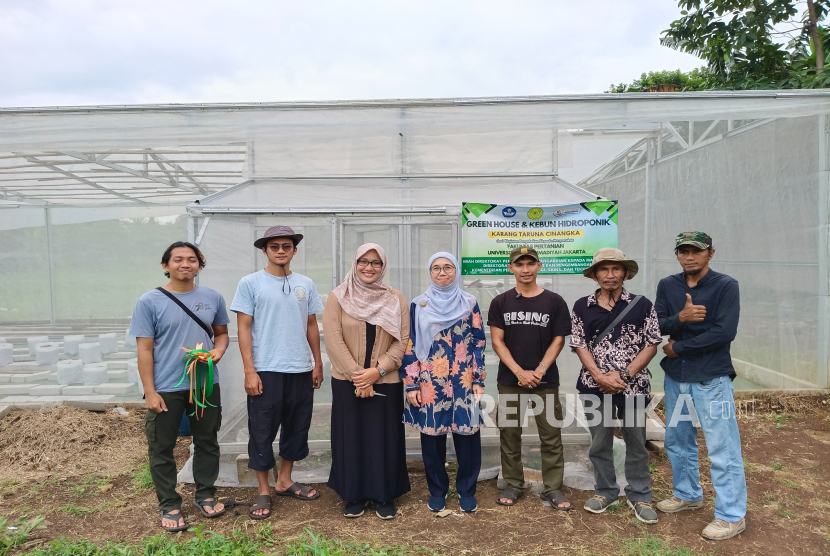 Manfaatkan Lahan Tidur, UMJ Kembangkan Pertanian Modern di Cinangka