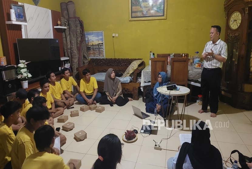 UMJ memberikan pelatihan digital marketing kepada pelaku usaha rumahan di Jakarta Selatan.