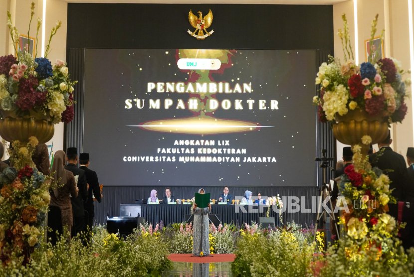 UMJ menggelar Angkat Sumpah Dokter Angkatan 59 di Aula KH Ahmad Azhar Basyir, Gedung Cendekia UMJ, Rabu (23/7/2025).
