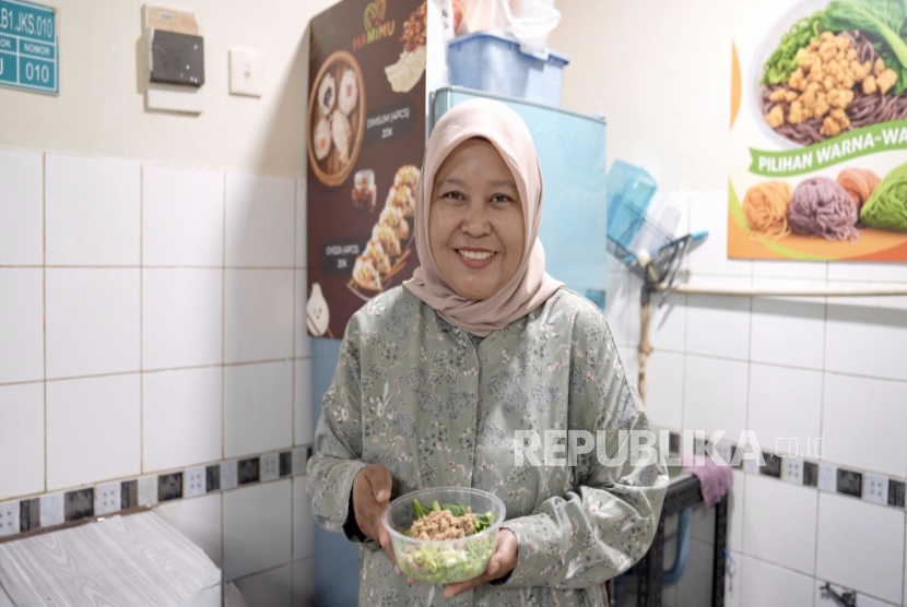 UMKM mie warna-warni alami yang kini berhasil meraih omzet puluhan juta per bulan.