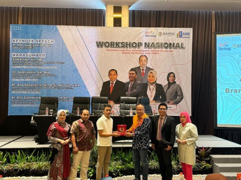 Ikatan Alumni Widyagama Malang (IKAWIGA) menggelar kegiatan Workshop Nasional bagi pelaku UMKM pada Ahad (10/8/2023). Peningkatan kualitas UMKM menjadi tanggung jawab bersama 