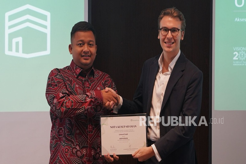 UmrahCash Indonesia menandatangani nota kesepahaman dengan sejumlah mitra strategis dalam peluncuran yang berlangsung di Forum Teknologi dan Keuangan Umrah dan Haji di Jakarta, Kamis (25/9/2025)