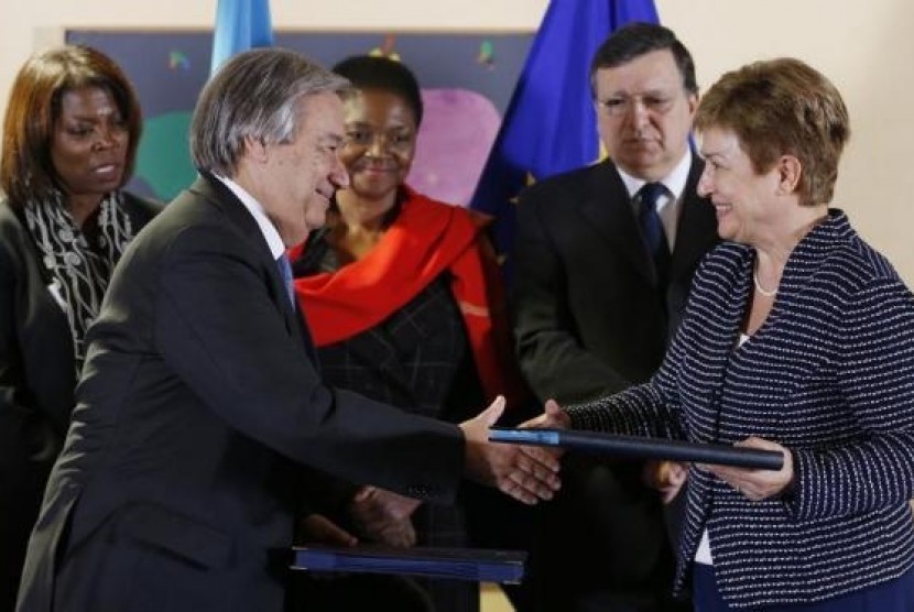 Komisaris Tinggi PBB untuk Pengungsi (UNHCR) Antonio Guterres (kiri) 