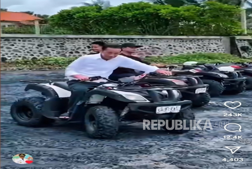 Presiden Jokowi Unggah Aksi Naik ATV di Pantai, Terlihat Sehat dan Bugar