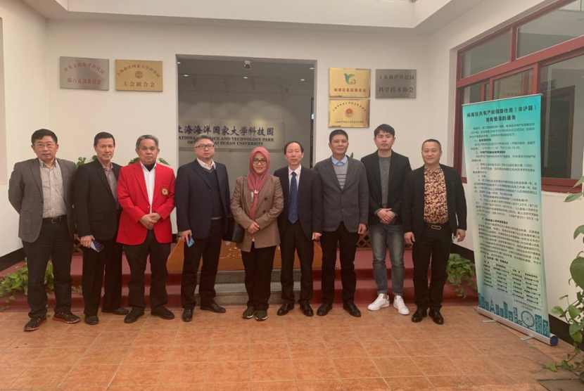  Unhas Dwia Aries Tina Pulubuhu, dan Presiden ShOU, Chen Yudong penandatanganan kerja sama dilakukan di Gedung Utama National Science and Technology Park di Kampus Pusat ShOU pada Jumat (13/12) lalu.