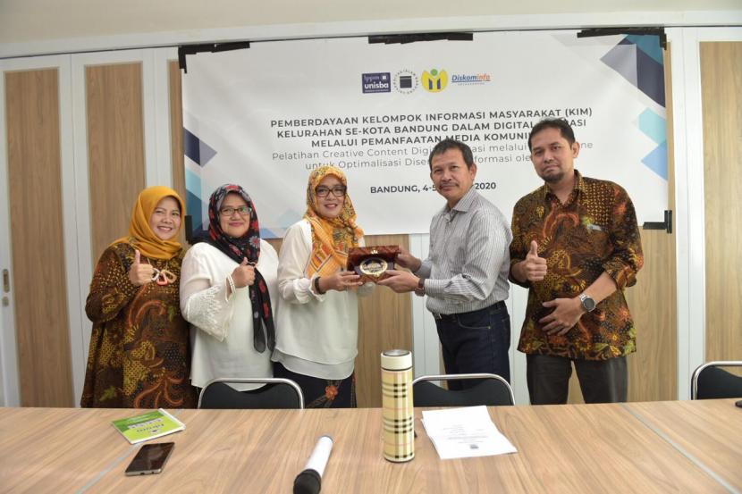 Unisba, melalui program tridharma Perguruan Tinggi, khususnya program Pengabdian Kepada Masyarakat (PKM), bekerja sama dengan Diskominfo Kota Bandung, menyelenggarakan program pemberdayaan Kelompok Informasi Masyarakat (KIM) Kota Bandung.