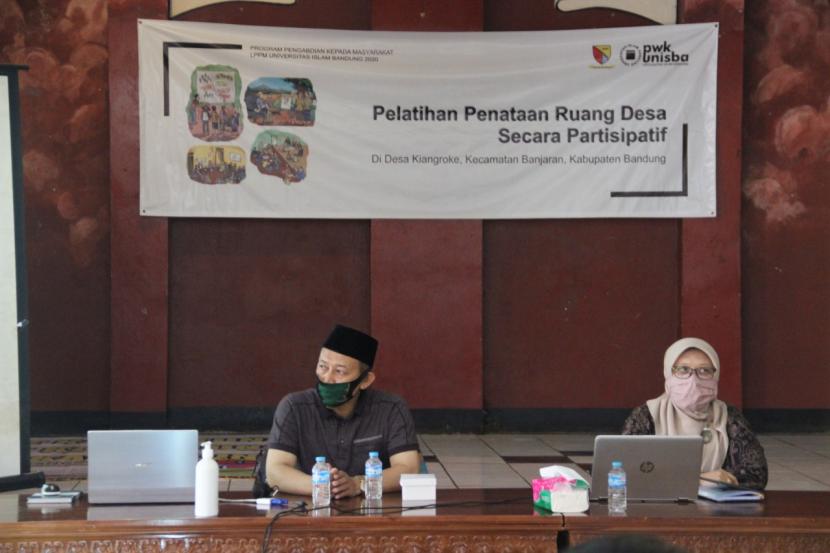 Unisba memberikan pelatihan tata ruang bagi  Desa Kiangroke, Kecamatan Banjaran, Kabupaten Bandung. 