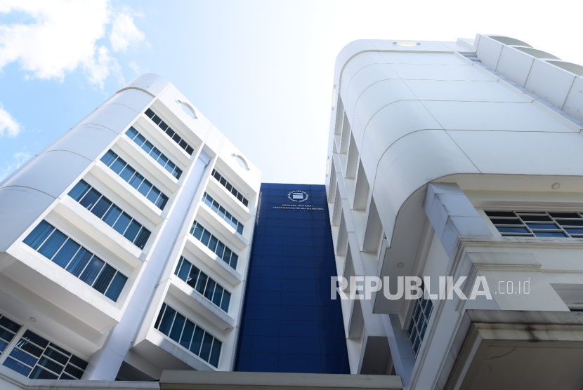Unisba menghadirkan pendidikan tinggi yang memadukan ilmu, iman, dan amal dalam satu tarikan napas. 