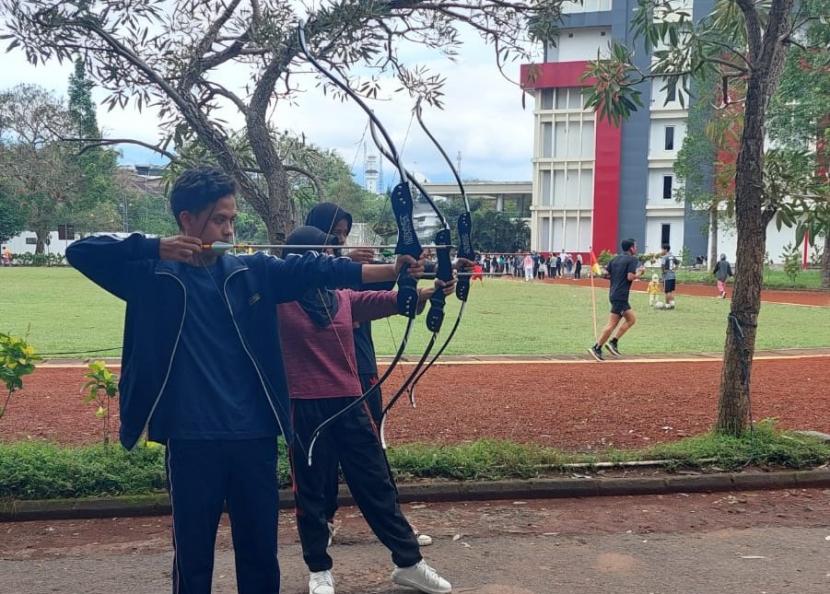 Unit Kegiatan Mahasiswa (UKM) Jamaah AR Fachrudin (JF) Universitas Muhammadiyah Malang (UMM) telah membentuk Archery Club sejak Oktober 2021. 