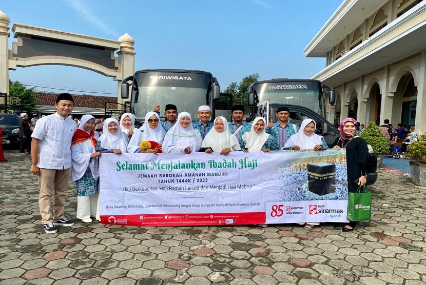 Unit Usaha Syariah (UUS) Bank Sinarmas memberangkatkan lebih dari 80 jamaah haji yang merupakan nasabah Tabungan Haji Bank Sinarmas UUS yang berasal dari berbagai wilayah diantaranya Aceh, Palembang, Lampung, Kediri, Bekasi dan Jakarta.