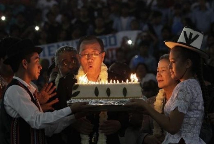 United Nations Secretary-General Ban Ki-moon blows the candles on a cake during a celebration for his 70th birthday at an event organized by Bolivia's President Evo Morales in El Torno, near Santa Cruz de la Sierra, June 13, 2014.