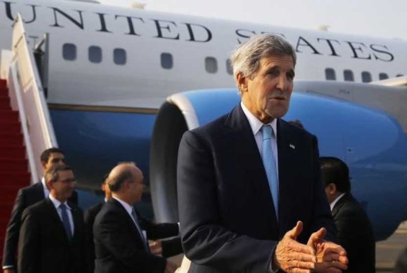United States Secretary of State John Kerry arrives at the airport in Jakarta October 20, 2014, for the inauguration of President of Indonesia Joko Widodo and meetings with other regional leaders.   