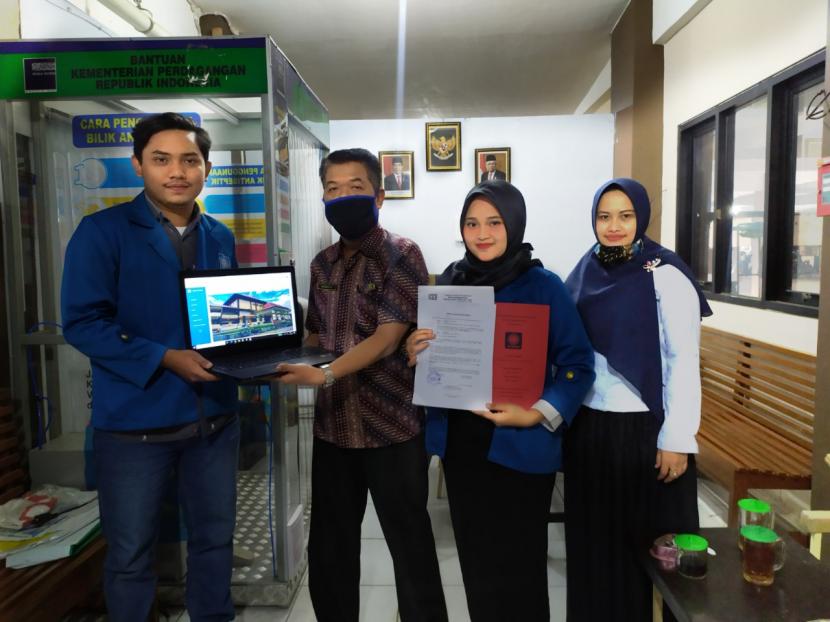 Univeesitas BSI Yogyakarta rutin menghibahkan aplikasi karya mahasiswa kepada instansi pemerintah maupun swasta.