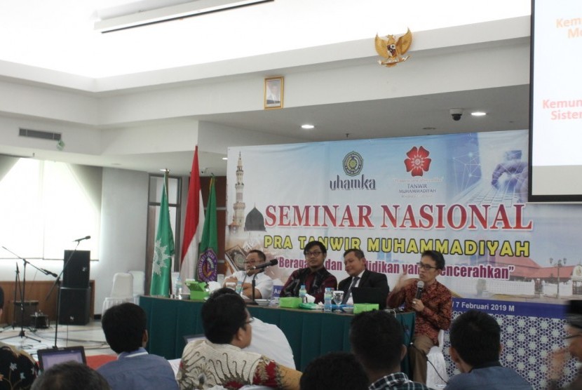 Univeritas Muhammadiyah Prof Dr HAMKA (UHAMKA) menggelar Seminar Nasional Pra Tanwir Muhammadiyah dengan tema “Beragama dan Pendidikan yang Mencerahkan”, Kamis (7/2), di Aula Ahmad Dahlan  Lantai IV Uhamka Kampus Pasar Rebo, Jakarta Timur. 