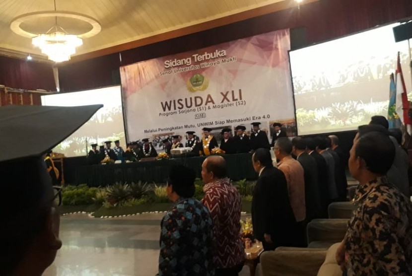 Univeritas Winaya Mukti (Unwim) menggelar sidang senat terbuka dalam rangka pelantikan dan pengukuhan wisuda ke-41, untuk lulusan program strata satu (S1) dan magister (S2) tahun angkatan 2018 di Aula Pusat Dakwah Islam (Pusdai) Jawa Barat, Kamis (20/12).