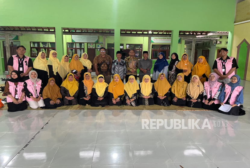 UAD Serahkan Aset Produktif untuk Pemberdayaan Lansia di Argosari