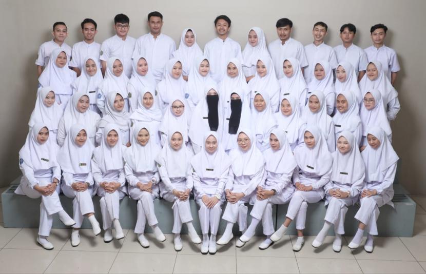 Universitas Aisyiyah (Unisa) Bandung kembali meraih prestasi berupa hasil kelulusan uji kompetensi (ujikom) dengan persentase kelulusan 100%.