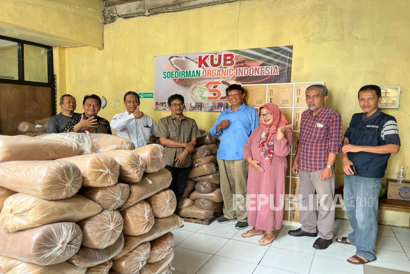 Universitas AKPRIND Indonesia (UAI) secara resmi meluncurkan Program Transformasi Teknologi dan Inovasi (PTTI) 2025 di Desa Campakoah, Kecamatan Mrebet, Kabupaten Purbalingga.