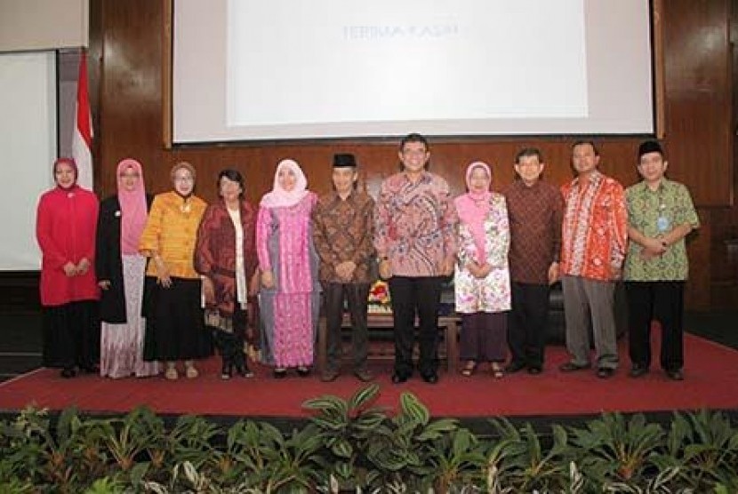 Universitas Al Azhar Indonesia (UAI) mengadakan Simposium Internasional mengenai 'Pembentukan Perilaku Islami Anak Menghadapi Tantangan MEA'. 