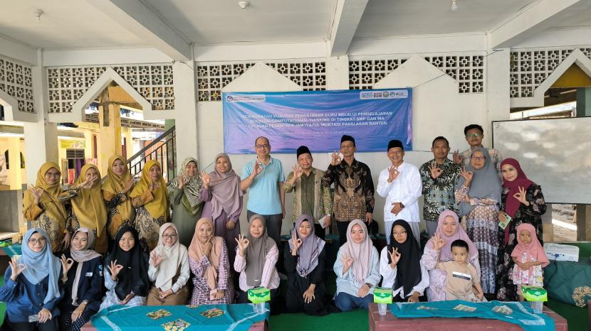 Universitas Al-Azhar Indonesia (UAI) menyelenggarakan pelatihan inovatif untuk guru di Yayasan Pesantren Jamiyatul Mubtadi Pagelaran, Kabupaten Pandeglang.