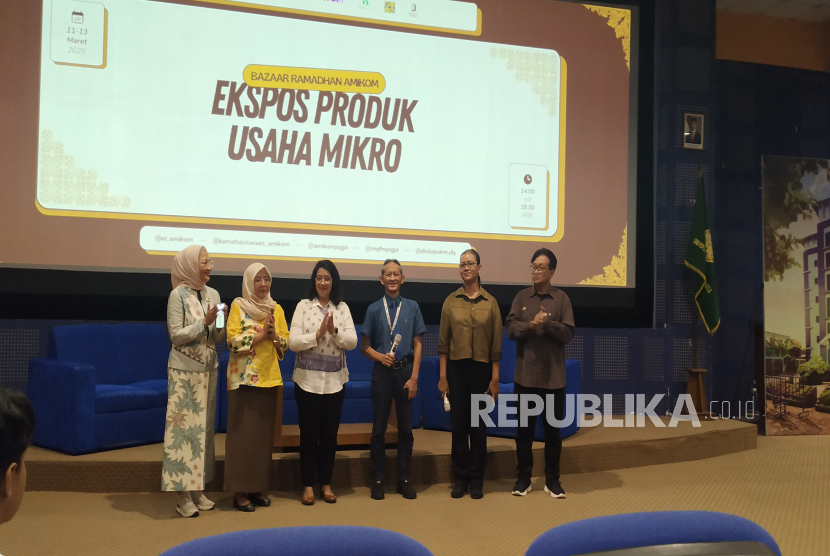 Universitas Amikom Yogyakarta menggelar Bazaar Ramadhan Amikom 2025: Expose Produk Usaha Mikro pada 11-13 Maret 2025 di Kampus Amikom, Kabupaten Sleman, DIY. Kegiatan ini menghadirkan puluhan UMKM yang bekerja sama dengan Dinas Koperasi dan Usaha Kecil Menengah (UKM) DIY. 