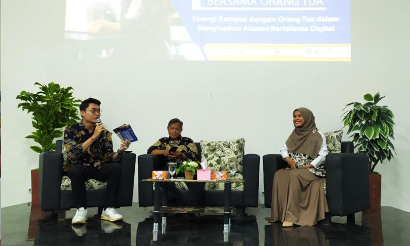 Universitas Bina Sarana Informatika (BSI) Kampus Cengkareng mengundang orang tua calon mahasiswa baru (camaba) melalui acara Bincang Kampus Orang Tua (BKOT). 