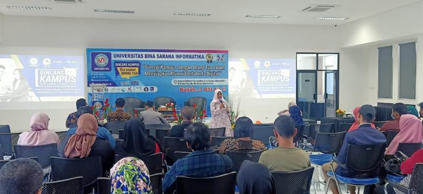 Universitas Bina Sarana Informatika (BSI) Kampus Dewi Sartika B sukses menyelenggarakan acara Bincang Kampus Bersama Orang Tua (BKOT).