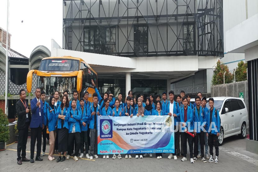 Universitas Bina Sarana Informatika (UBSI) Kampus Solo mengajak mahasiswanya turun langsung ke lapangan dalam kegiatan kunjungan industri ke PT Media Sarana Data (Gmedia) Yogyakarta, Selasa (1/7/2025).