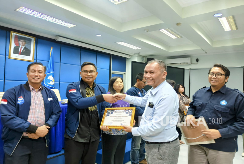 Universitas Bina Sarana Informatika (UBSI) mendapatkan penghargaan daro  Lembaga Layanan Pendidikan Tinggi (LLDIKTI) Wilayah III atas  kontribusi aktif mahasiswa UBSI dalam program Kuliah Kerja Nyata (KKN) Tematik Merajut Nusantara III.