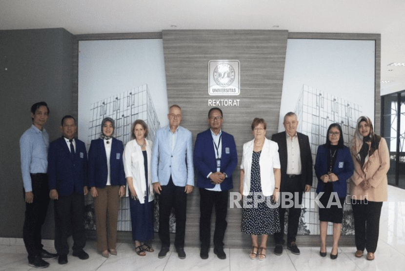  Universitas Bina Sarana Informatika (UBSI) menerima kunjungan lima delegasi dari Dennis Gabor University, Hungaria, di Kampus Rektorat UBSI kampus Kramat 98, Selasa (21/10/2025). 