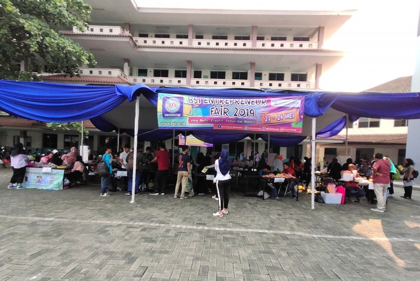 Universitas Bina Sarana Informatika  (UBSI) menggelar Entrpereneur Fair 2019 di beberapa kampus UBSI.