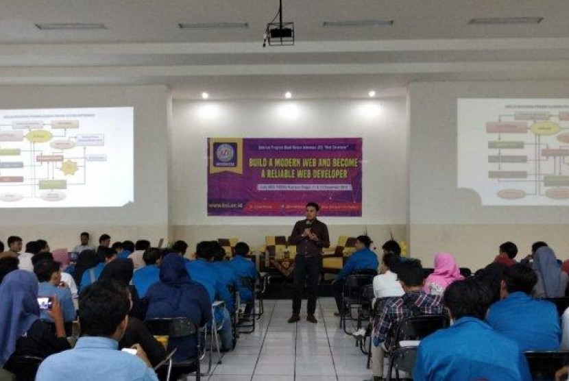 Universitas Bina Sarana Informatika (UBSI) menggelar seminar mengenai web developer.