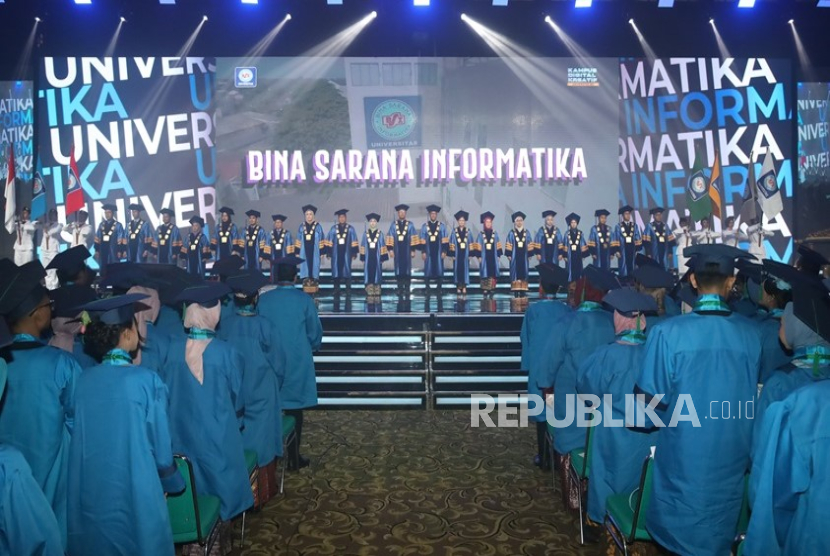 Universitas Bina Sarana Informatika (UBSI) menggelar Wisuda ke-62 di BSI Convention Center (BSI Convex), Kaliabang, Bekasi, Ahad (30/11/2025). 