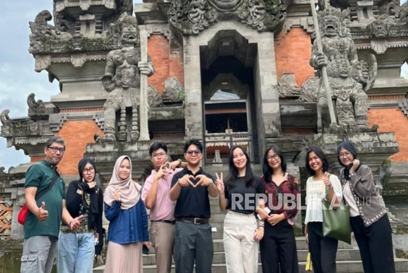 UBSI Ajak Mahasiswa Filipina Jelajahi TMII, Belajar Keberagaman Budaya Indonesia