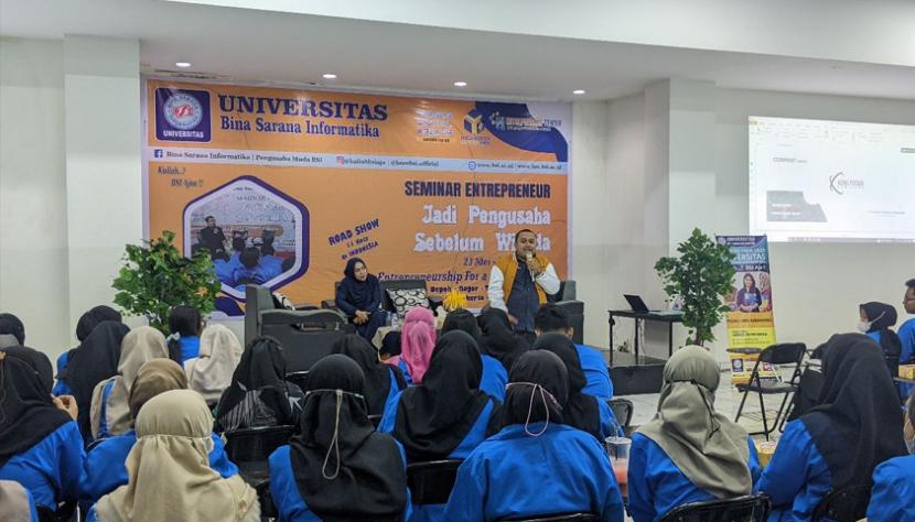 Universitas Bina Sarana Infromatika menggelar seminar Entrepreneur, Senin (29/5/2023), berlokasi di Aula Universitas BSI kampus Karawang.