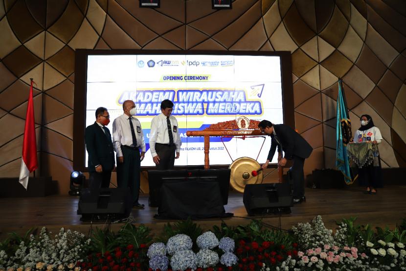 Universitas Brawijaya (UB) membuka kegiatan Akademi Wirausaha Mahasiswa Merdeka (AWMM) di Kota Malang, Senin (29/8/2022).