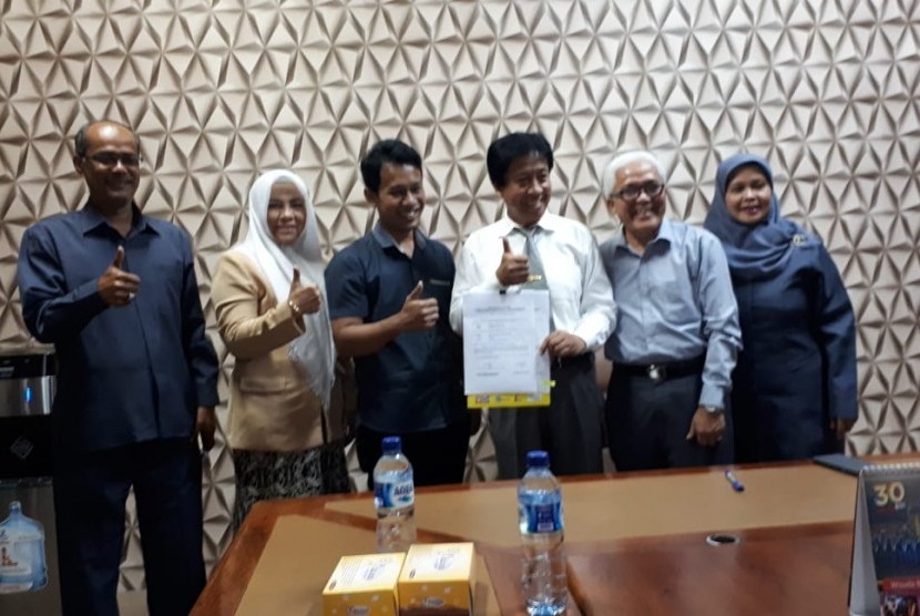 Universitas BSI Bandung menyerahkan hibah aplikasi JAD Online kepada LLDikti Wilayah IV Jawa Barat.