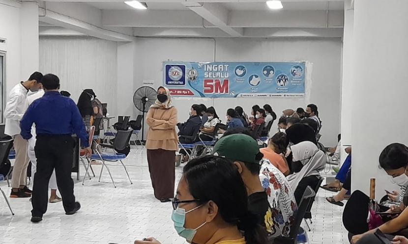 Universitas BSI (Bina Sarana Informatika) bekerja sama dengan Polsek Karawaci Kota Tangerang, akan menyelenggarakan vaksinasi Covid-19 pada Kamis, 24 Maret 2022, pada pukul 08.00 sampai 13.00 Wib mendatang.