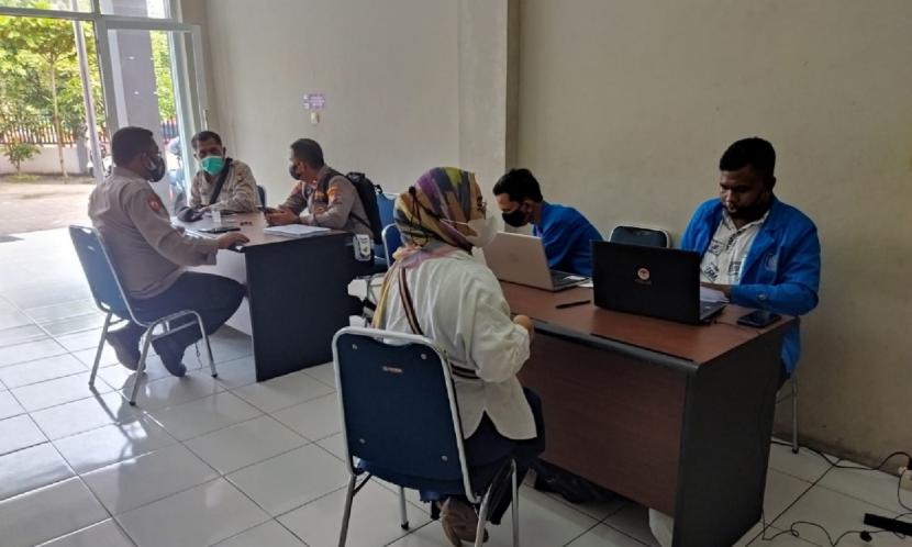 Universitas BSI (Bina Sarana Informatika) bersama Polsek Bekasi Utara menggelar sentra vaksinasi booster di tengah bulan Ramadan 1443 Hijriyah.