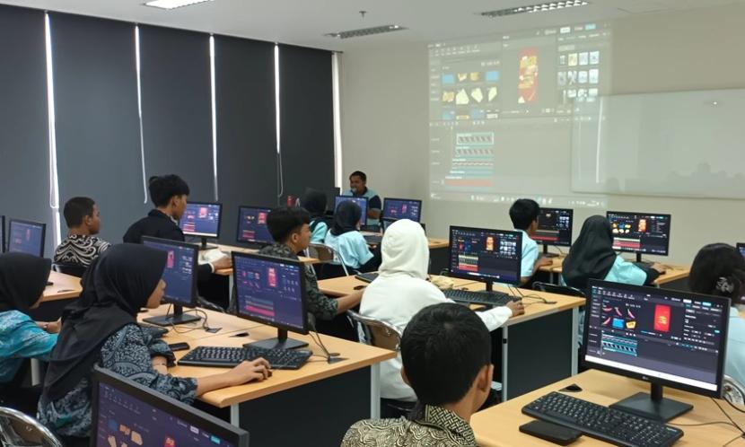 Universitas BSI (Bina Sarana Informatika) bersama  Pusat Pelatihan dan Pengembangan Pendidikan (P4) Jakarta Barat, telah menggelar kegiatan BSI Digination dengan Workshop Digital Kreatif bertajuk “Explore Your Creativity”. Acara ini bertujuan untuk memperkenalkan dan meningkatkan keterampilan pengeditan video menggunakan aplikasi CapCut, dari level pemula hingga mahir di Lab Komputer kampus Slipi, pada Kamis (2/5/2024).