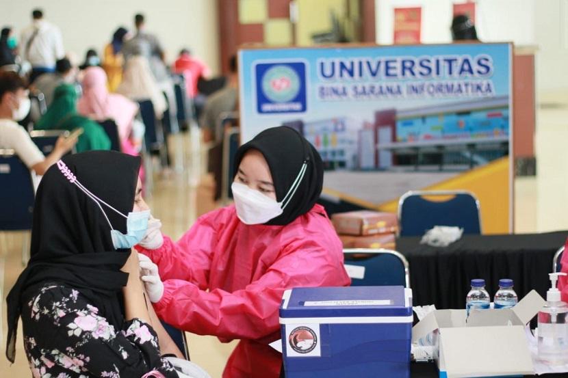 Universitas BSI (Bina Sarana Informatika) bersinergi dengan Akpol 1995 atau Patriatama telah melangsungkan Sentra Vaksinasi serentak di 13 Polda se-Indonesia. Vaksinasi massal tersebut sebagai upaya mencegah penyebaran virus Corona di Indonesia.