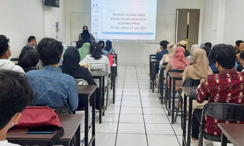 Universitas BSI (Bina Sarana Informatika) kampus Bekasi mengadakan kegiatan Pelatihan Pakar Kreativitas Mahasiswa (PPKM) tentang digitalisasi dokumen.