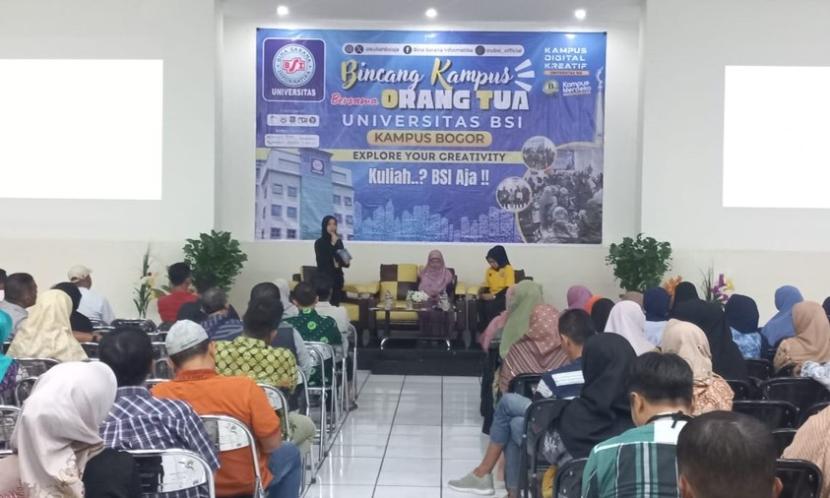 Universitas BSI (Bina Sarana Informatika) Kampus Bogor bikin gebrakan keren nih! Sebuah acara super spesial yang dikemas santai tapi sarat manfaat, Bincang Kampus Bersama Orang Tua (BKOT), siap menyapa para orang tua mahasiswa baru.