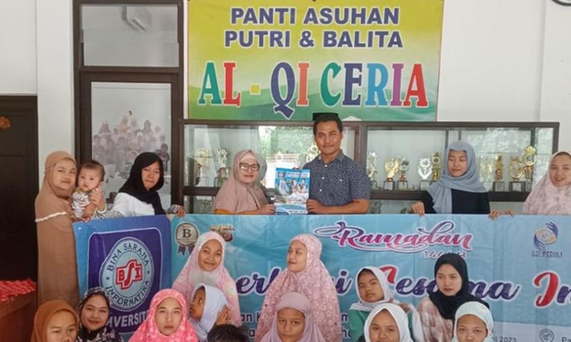 Universitas BSI (Bina Sarana Informatika) kampus Bogor, mengadakan santunan yatim di Panti Asuhan ALQI Ceria, Bogor Utara.